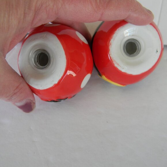 SANTA RED ROUND ORNAMENT CHRISTMAS SALT PEPPER SHAKERS SMALL CERAMIC - Picture 5 of 5